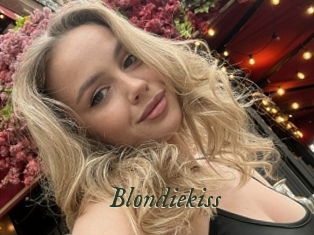 Blondiekiss