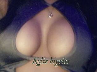 Kylie_bigtits