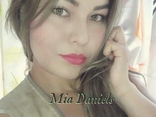 Mia_Daniels